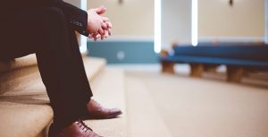La formation au management des personnes difficiles fournit un éclaircissement sur ces atypicités, l’âpreté singulière de la relation collaborative et les stratégies permettant néanmoins d’avancer ensemble.