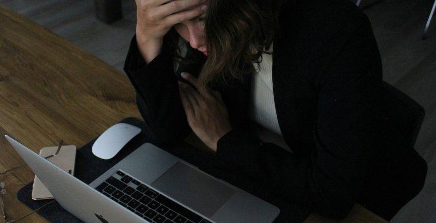 La prévention et la gestion du harcèlement en entreprise sont des enjeux majeurs, à la fois humains, juridiques et organisationnels.